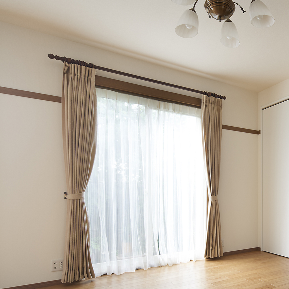 カーテンと部屋 ミサワリフォーム株式会社